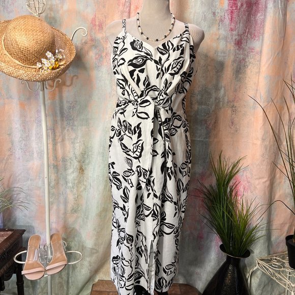 White and Black V-Neck Sundress - Picture 9 of 16